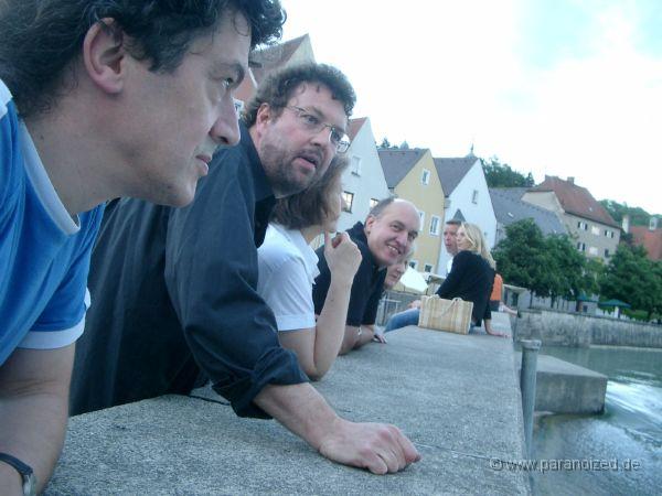 CIMG1752.JPG - Vorher noch an der Mauer abchillen