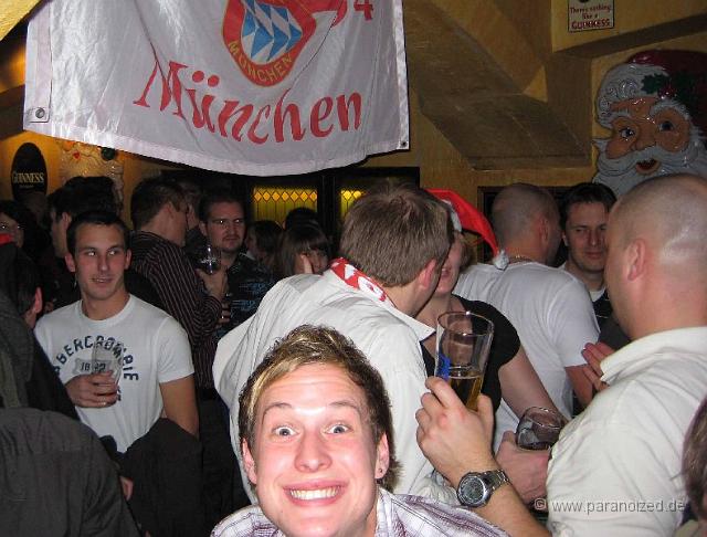 IMG_2399_res.jpg - Ach ja, die Bayern Fans, die für einen Tag Herbstmeister waren ;)