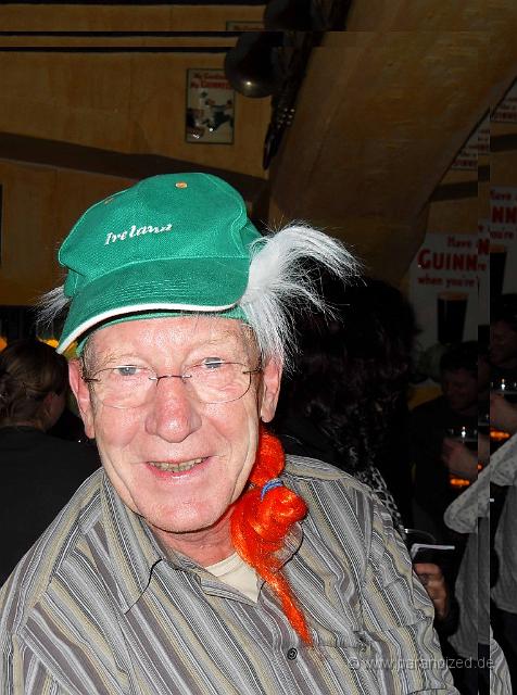 SDC11195.jpg - Auch unser Wolfgang ist volle Kanne dabei!