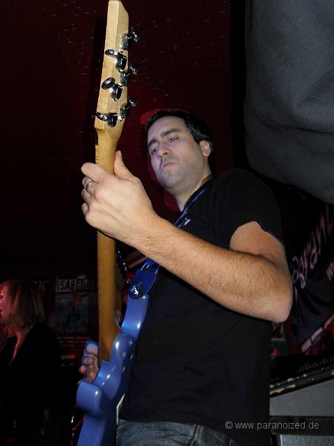 SDC10101_res.jpg - Wo muss die Hand nochmal hin, bei Guitar Hero war das irgendwie einfacher...