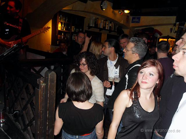 SDC11995.JPG - Im Hintergrund rockt man ;)