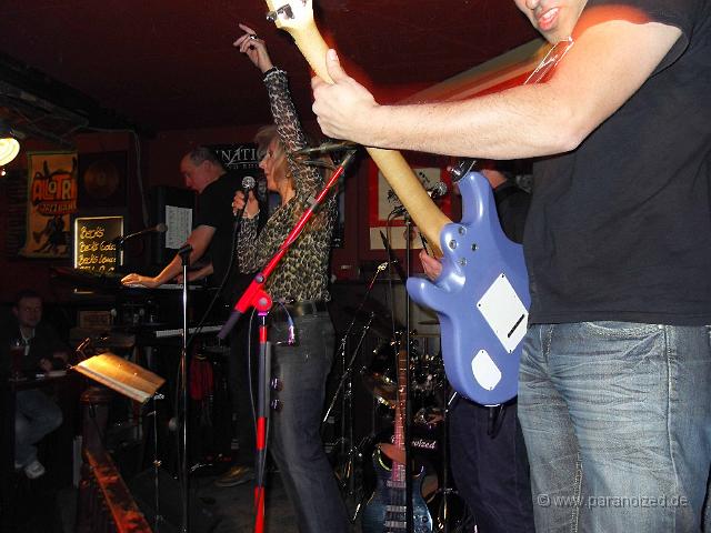 Podium201029.jpg - Puh, Glück gehabt, ich habe meine Gitarre hinten geputzt ;)