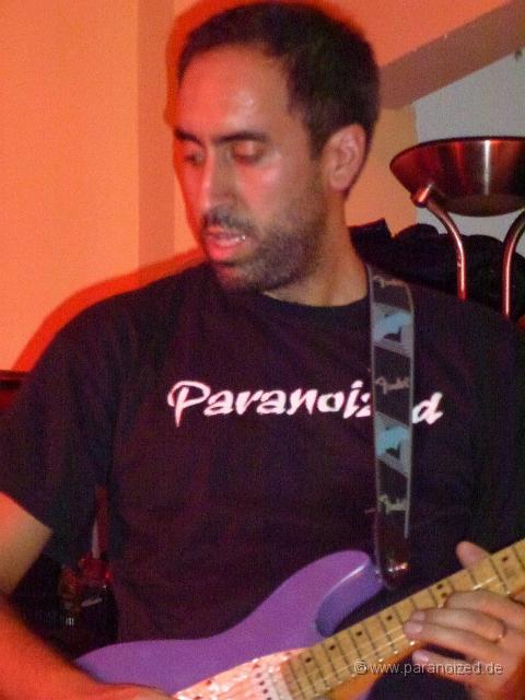 P1040495.JPG - Der Blick aus dem Augenwinkel Richtung Schlagzeuger