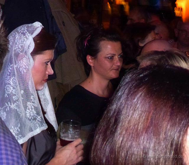 P1060267.JPG - Die Braut, das Bier und die rosa Spinne