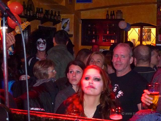 P1060310.JPG - Alles auf engstem Raum: Kiss, Queen, Würzburg, New York...