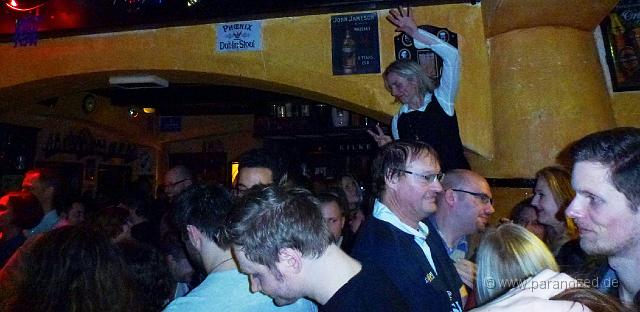 P1060497.JPG - Da geht's auf die Tische!