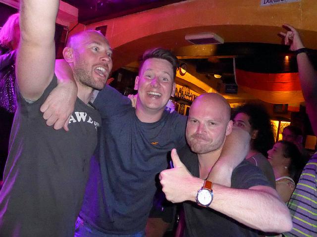 P1010200.jpg - Party Animals