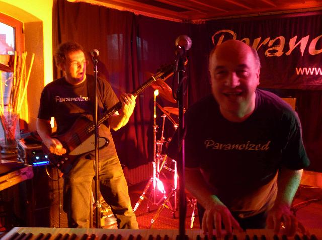 P1020123.JPG - Alle Tasten drauf und der laaaaange Bass