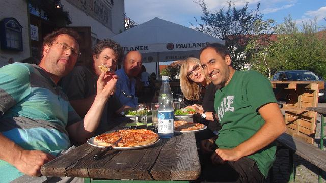 DSC02093.JPG - Dann noch was für`s Gemüt... Wolfgang montieren wir noch mit Photoshop rein ;)