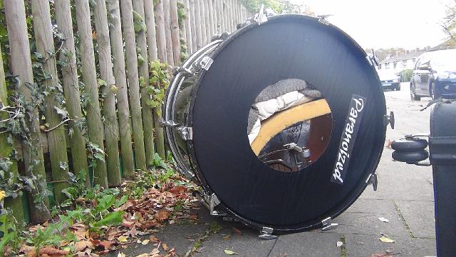 DSC02645.JPG - Kaum zu glauben, dass aus dieser einsamen Trommel so großartige Musik werden kann...