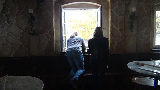 DSC02659.JPG - Der Fensterblick beim Trödler hat was